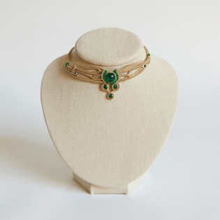Collier ras du cou en micro-macramé et pierre naturelle